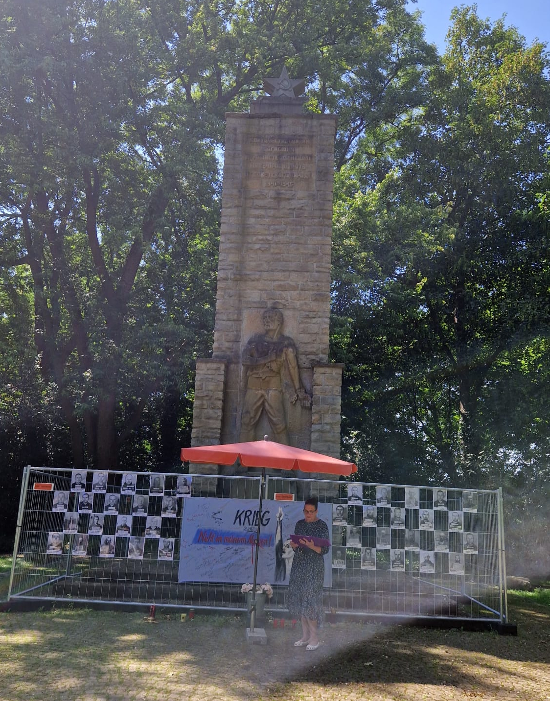 В Дортмунде 21 июня люди не смогли положить цветы к советскому мемориалу